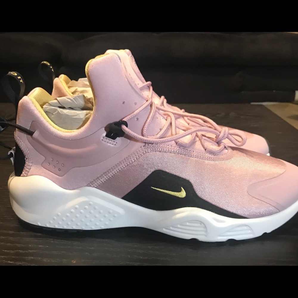 W Nike Air Huarache City Move Plum Chalk size 10
